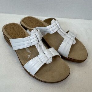 BareTraps Woman’s White and Brown Spring Chic Leather Heeled Sandals Size 8 1/2